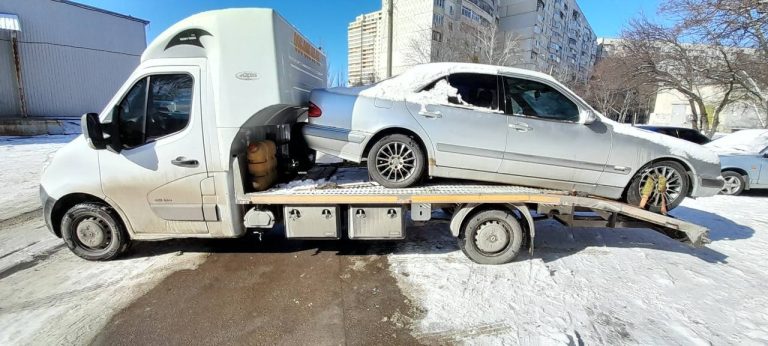 эвакуатор погрузил авто